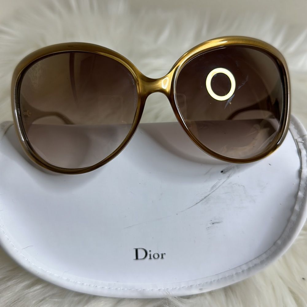 💯Authentic Dior Sunglasses with Case🍀 - Picture 11 of 15
